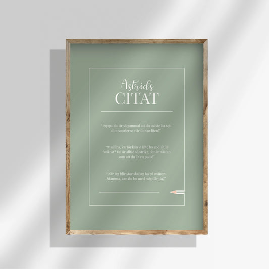 Grön helfärgad citatposter med ditt barns citat i vit text. Enhetlig färg från kant till kant, tryckt på matt papper.