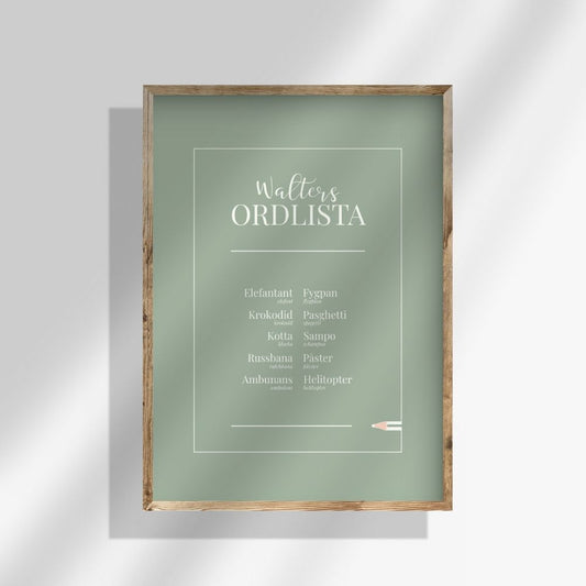 Personlig ordlistposter i grön ton. En personlig poster för barn som fångar barns språk i en tidlös design – perfekt som del av inredningen i barnrummet.