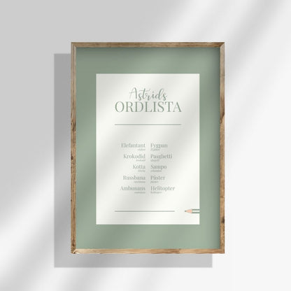 Personlig ordlistsposter med grön kantlinje och vit mittdel, 10 ord. Ditt barns utförliga ordlista med definitioner och facit till varje felsägning.