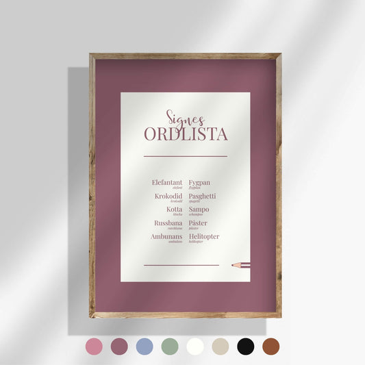 En ordlistposter i kulören mörkrosa som är en personlig barnposter för barnrummet samt vardagsrummet