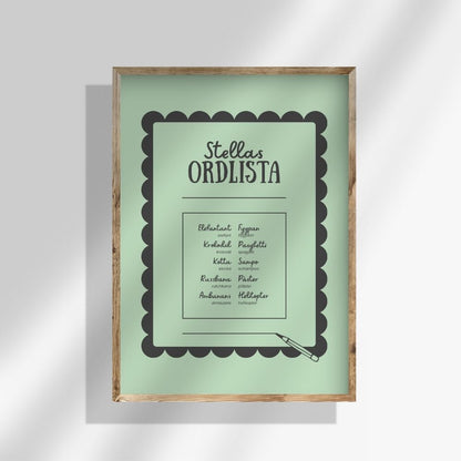 Ordlistposter i lekfull stil hängande på ljus vägg