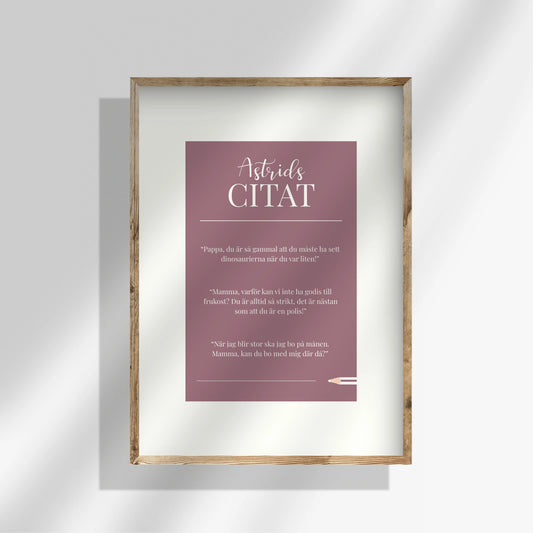 Mörkrosa citatposter med vit passepartout-kant. Barnets citat framhävs i mitten mot mörkrosa bakgrund, dubbel designeffekt.