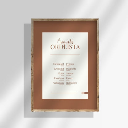 Personlig ordlistsposter med brun kantlinje och vit mittdel, 10 ord. Ditt barns utökade ordsamling med förklaringar och facit till varje felsägning.